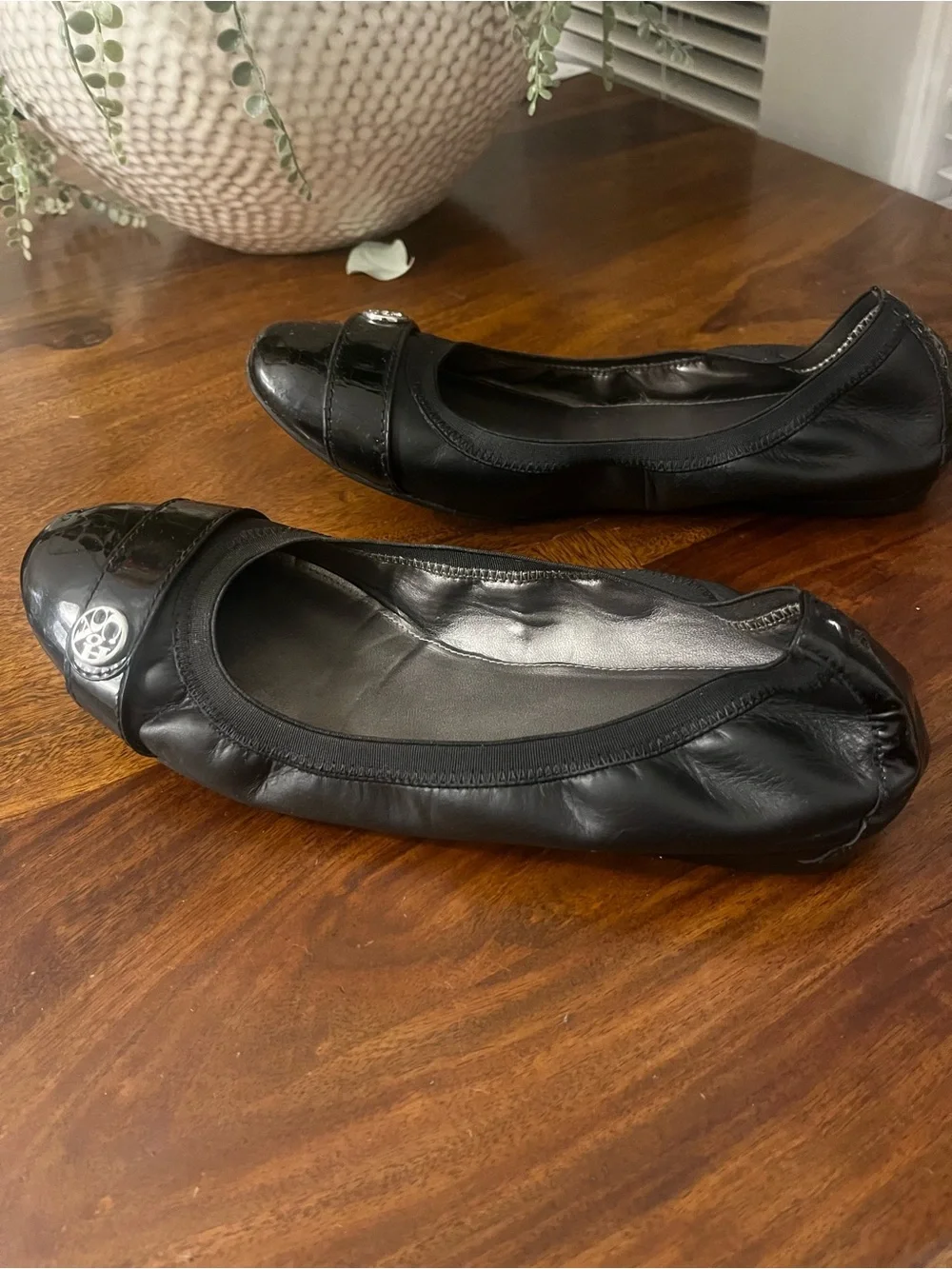 Coach Chelsea Black Leather Patent Ballet Flats Logo Size 10